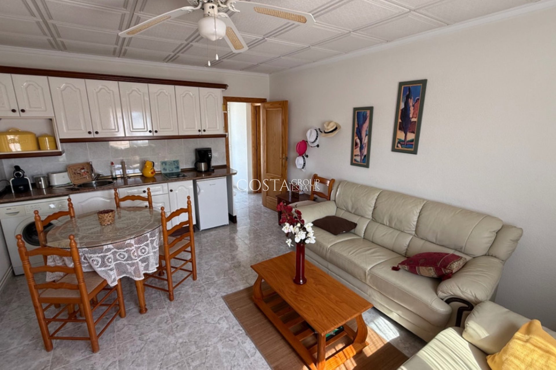 Resale - Villa -
Torrevieja - Torrevieja Centro