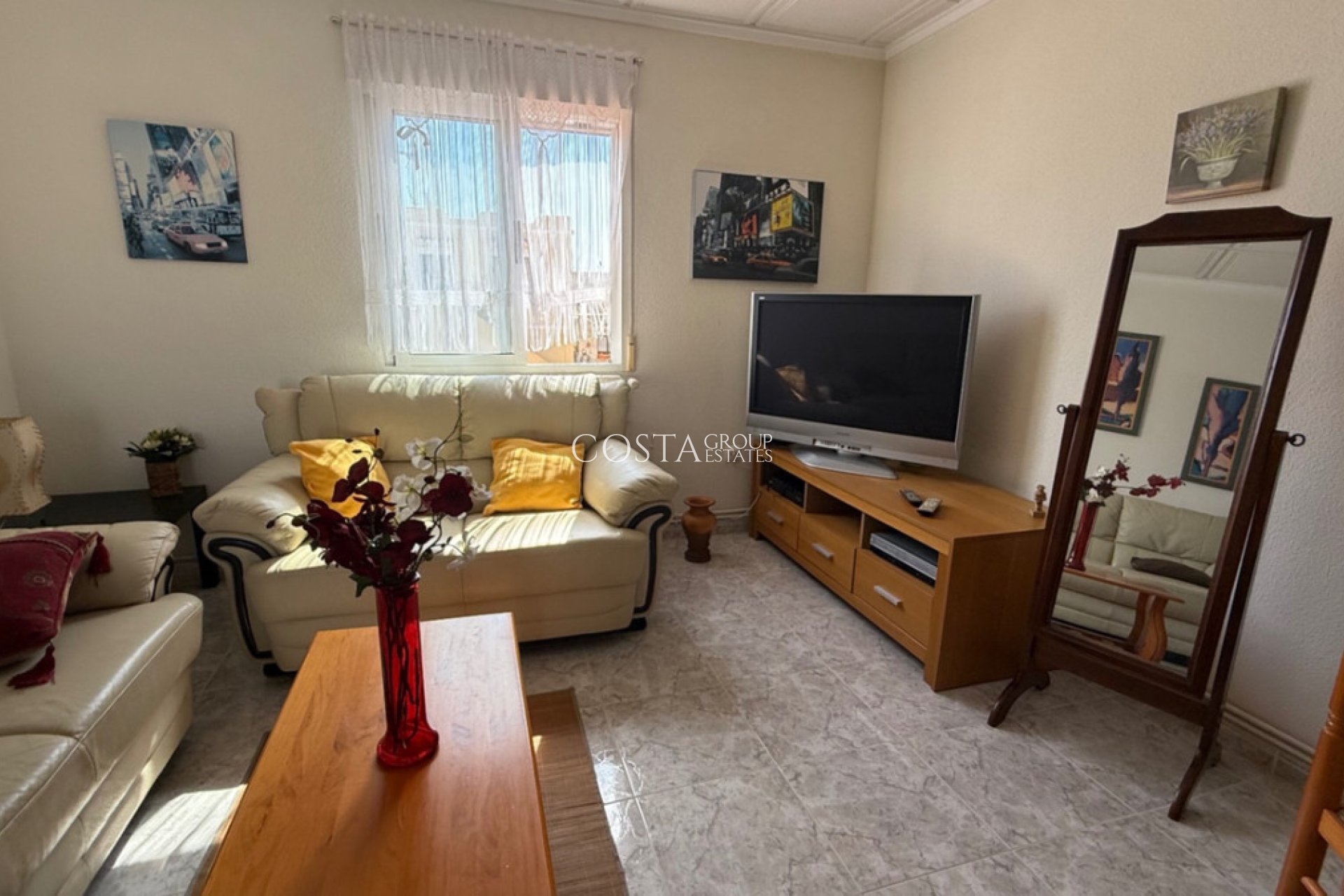 Resale - Villa -
Torrevieja - Torrevieja Centro