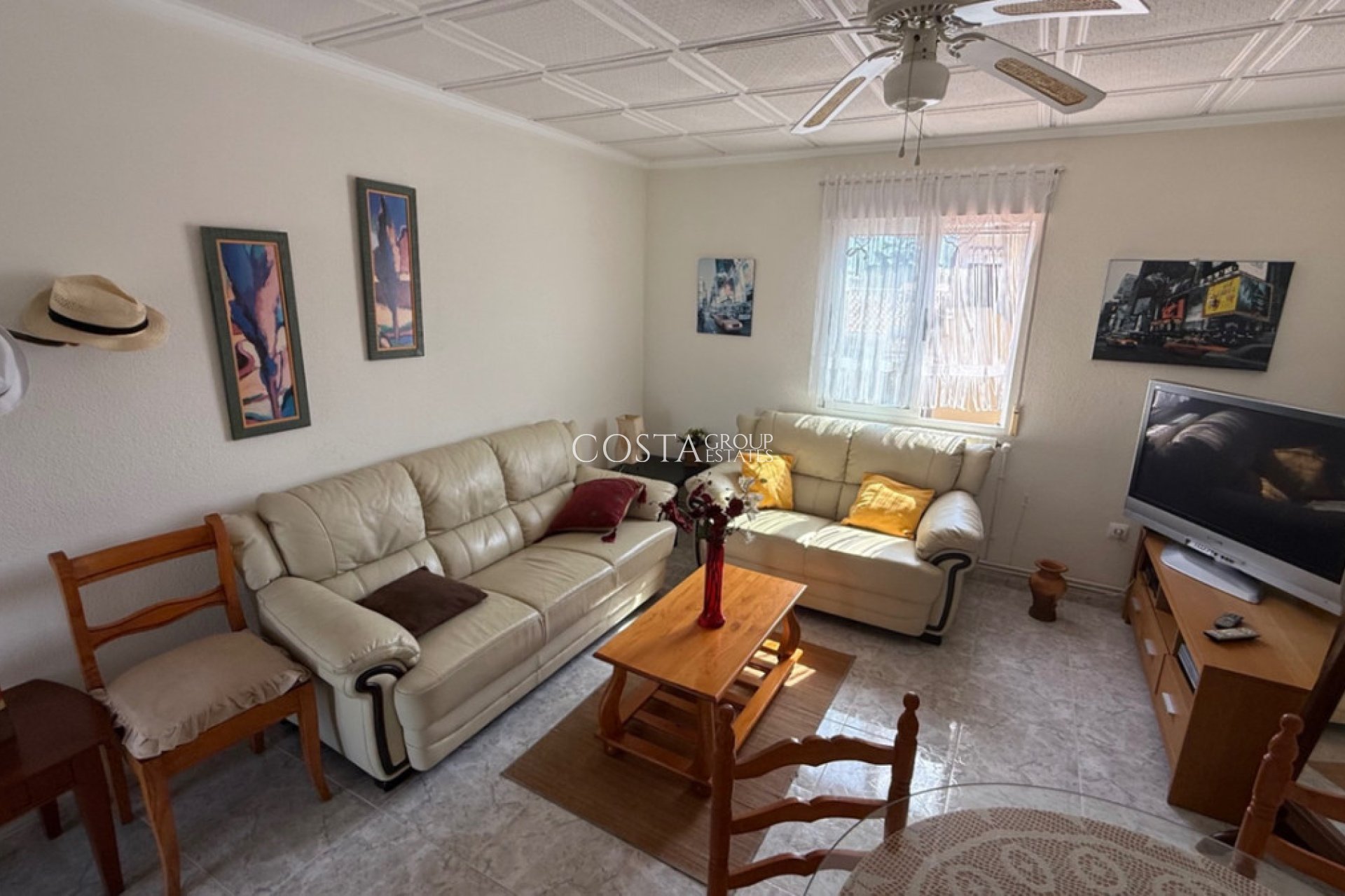 Resale - Villa -
Torrevieja - Torrevieja Centro