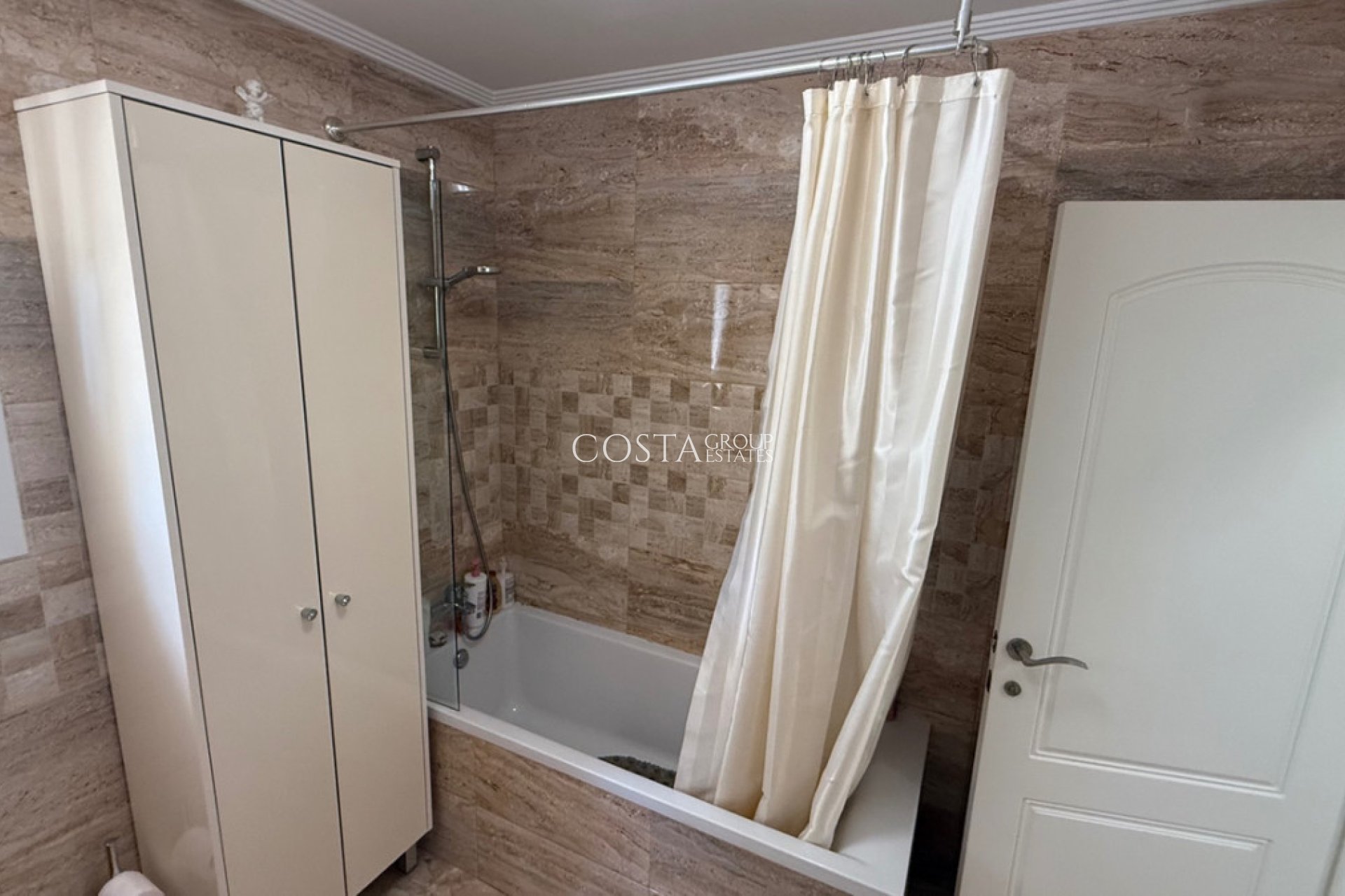 Resale - Villa -
Torrevieja - Torrevieja Centro