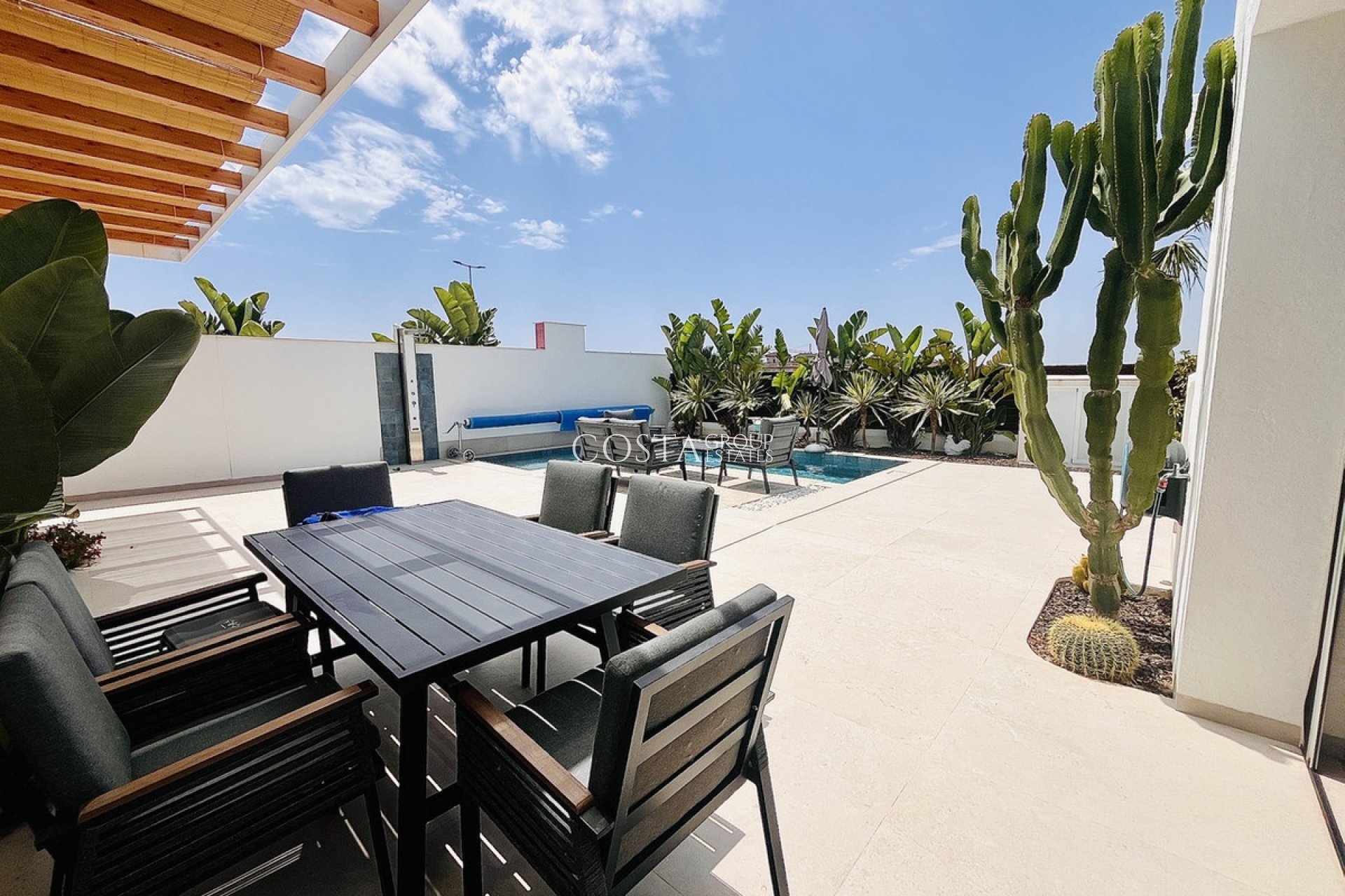 Resale - Villa -
Torrevieja - Torrevieja Centro