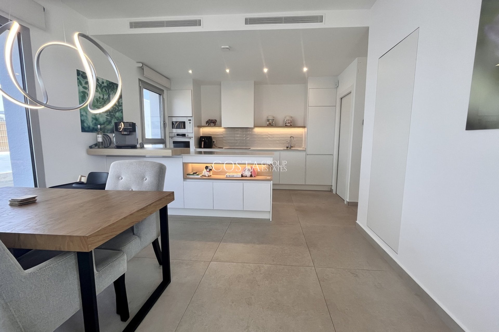Resale - Villa -
Torrevieja - Torrevieja Centro