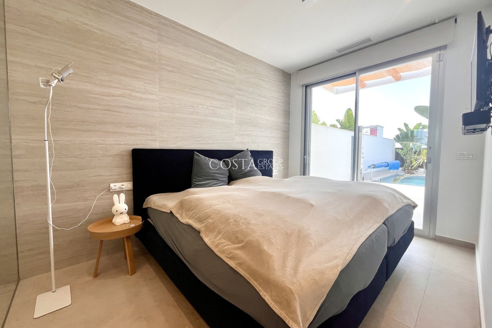 Resale - Villa -
Torrevieja - Torrevieja Centro