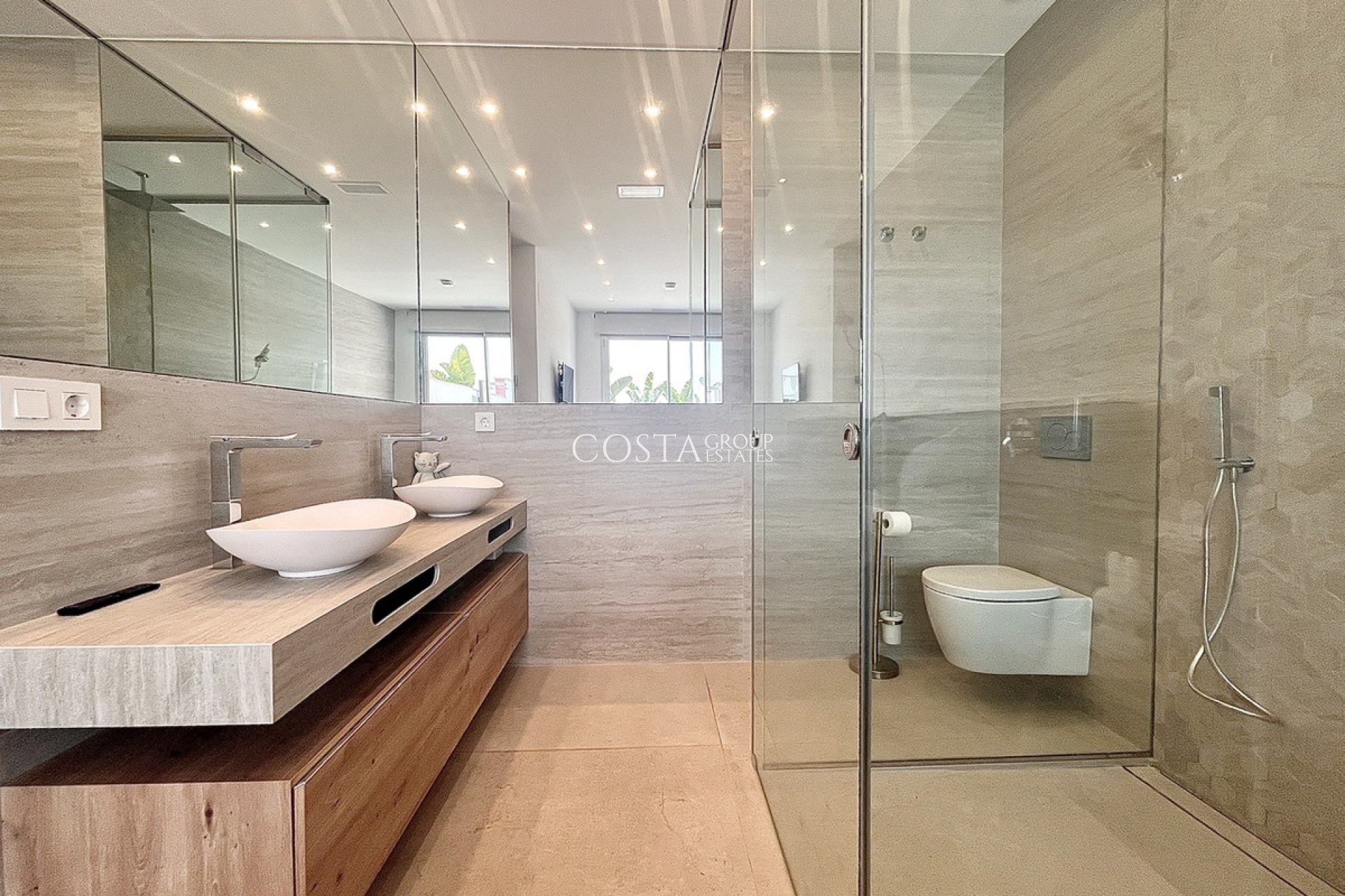 Resale - Villa -
Torrevieja - Torrevieja Centro