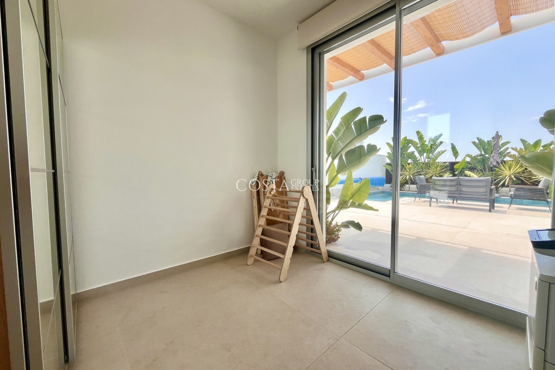 Resale - Villa -
Torrevieja - Torrevieja Centro