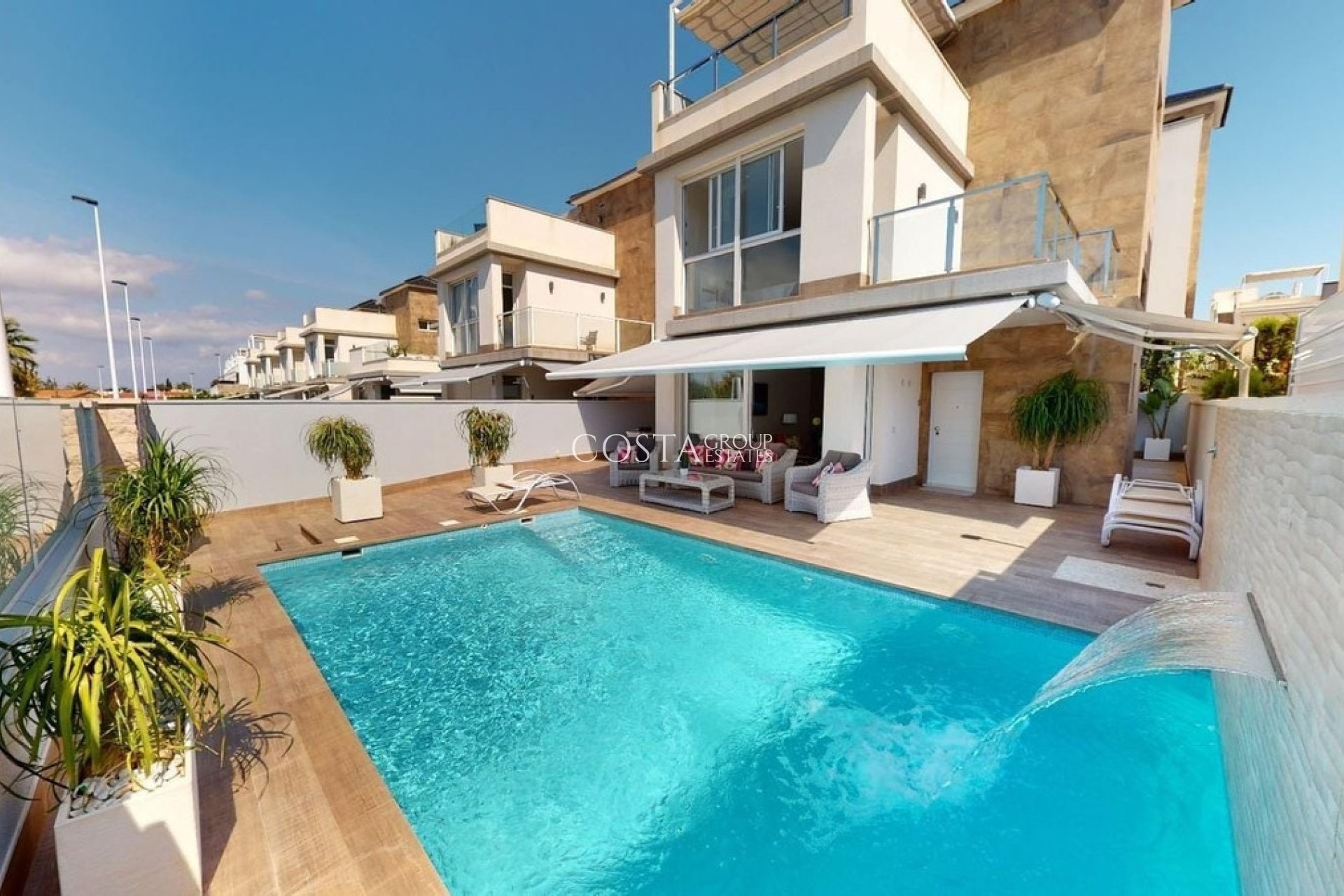 Resale - Villa -
Torrevieja - Torrevieja Centro