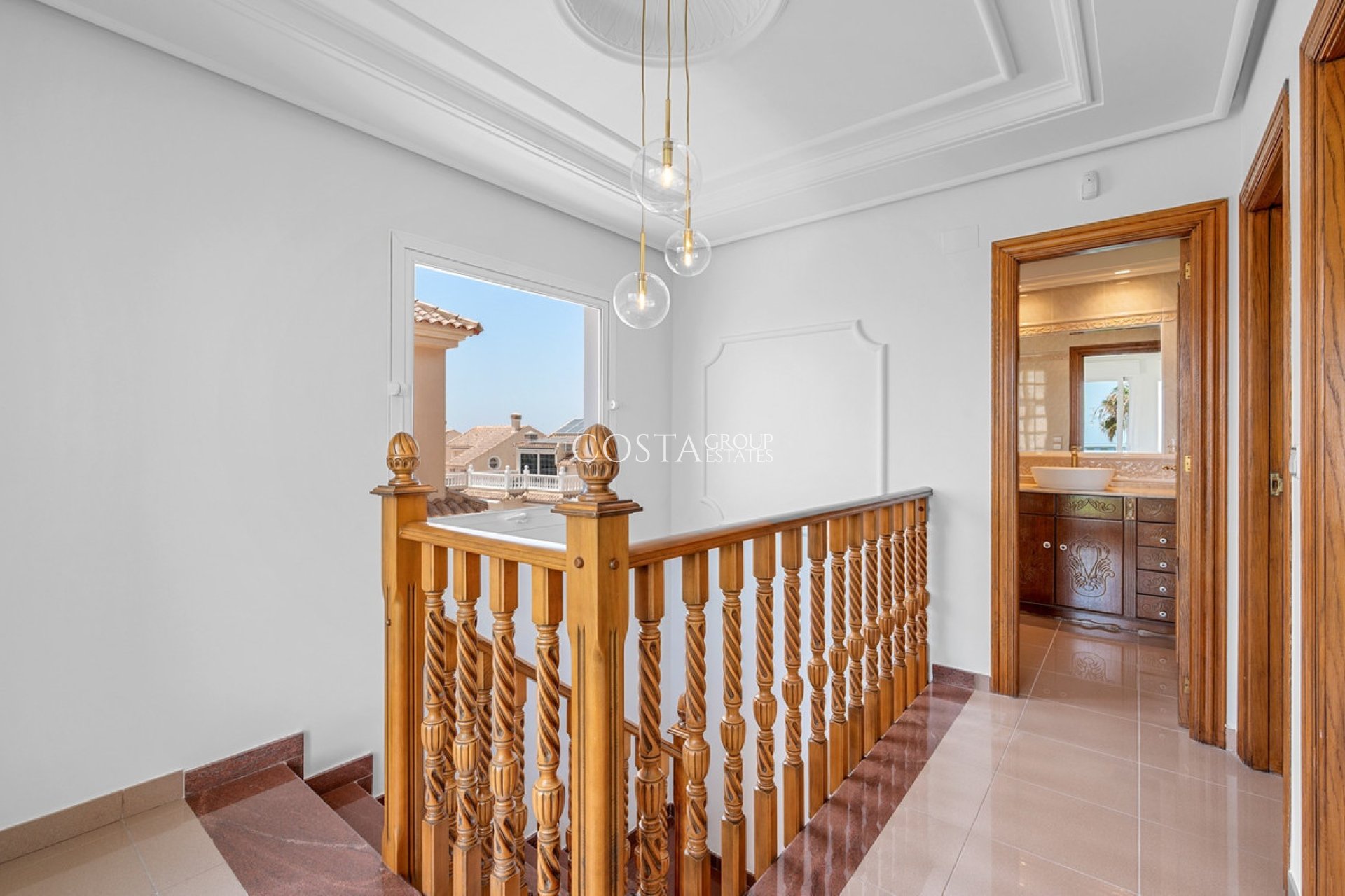 Resale - Villa -
Torrevieja - Torrevieja Centro