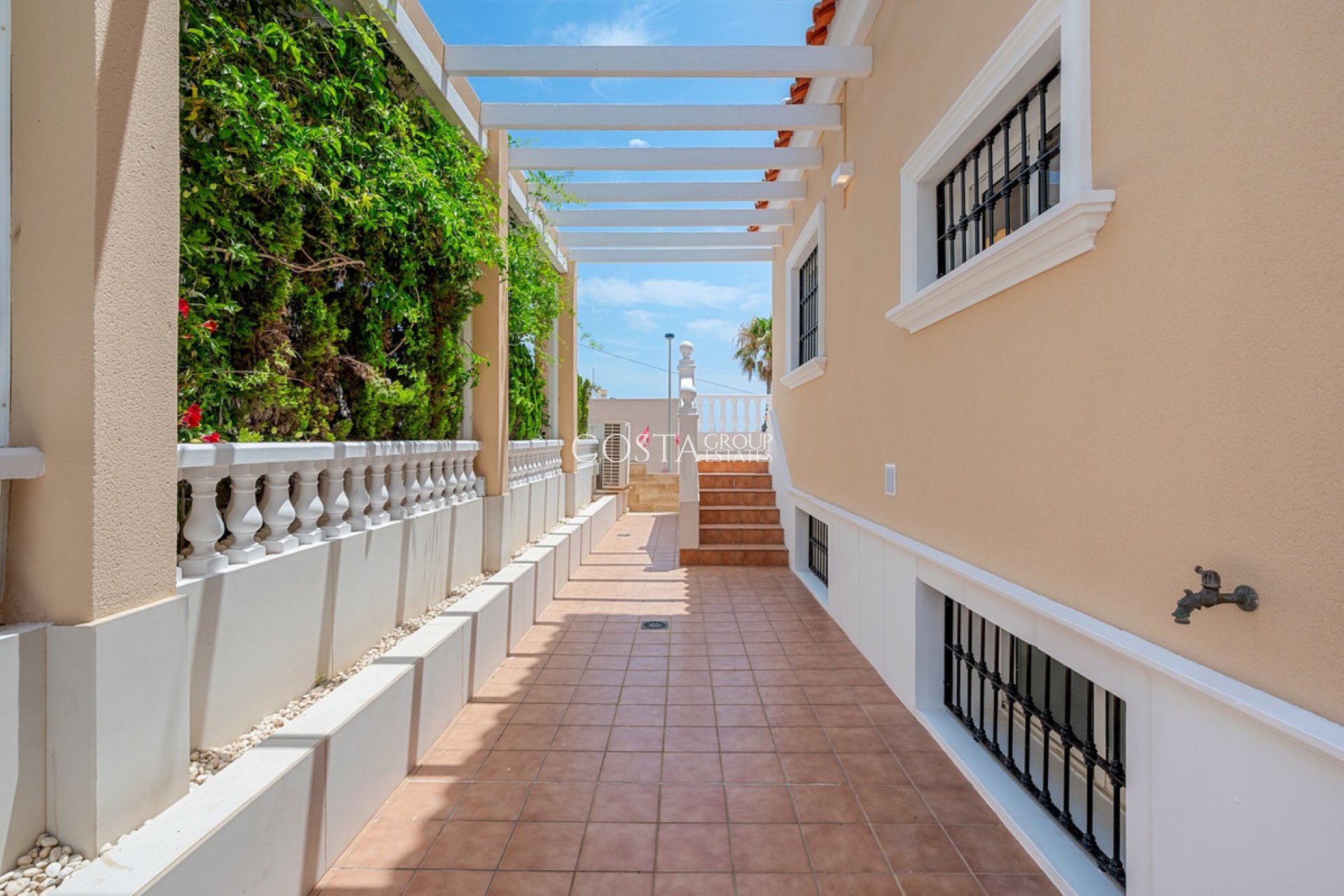 Resale - Villa -
Torrevieja - Torrevieja Centro