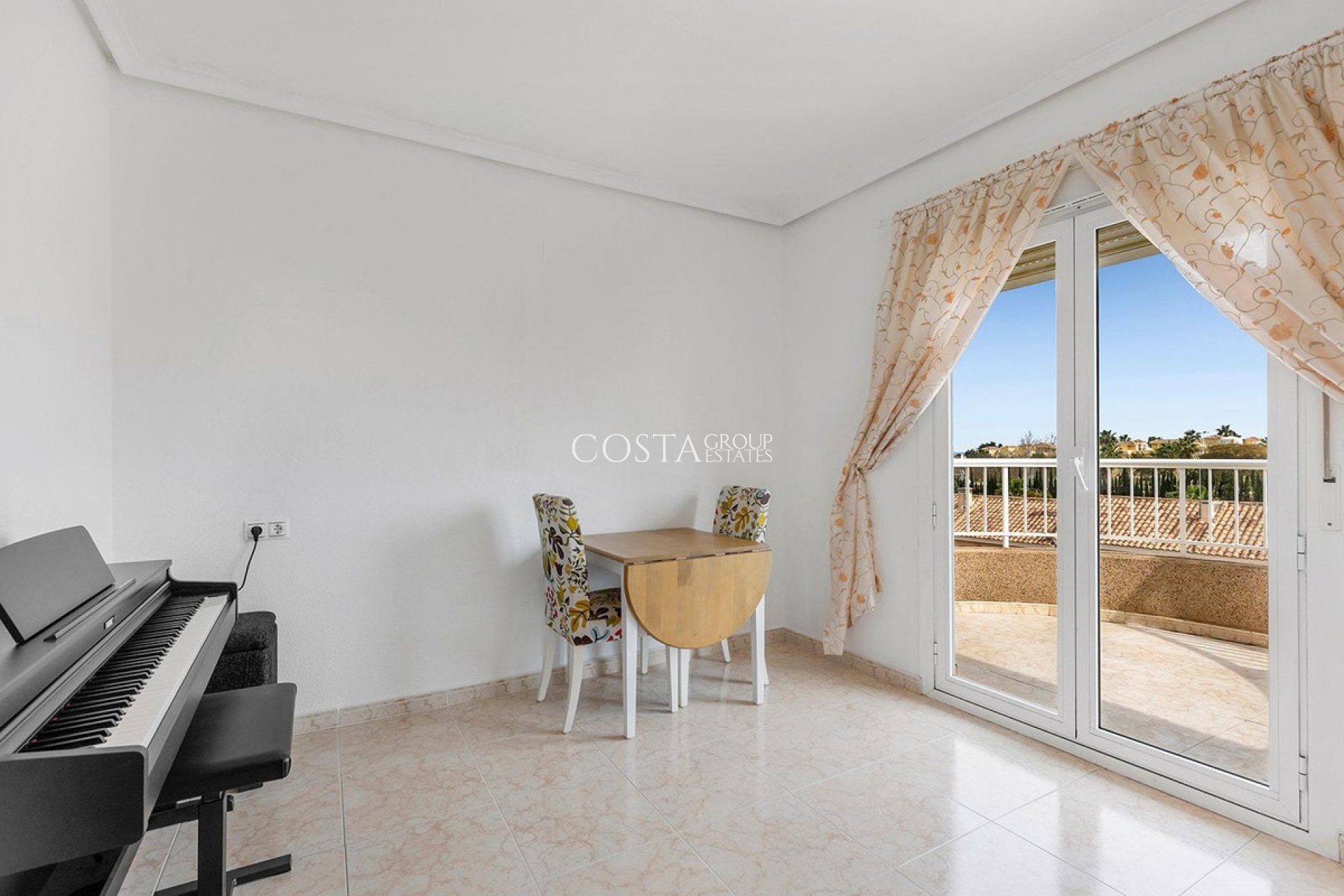 Resale - Villa -
Torrevieja - Torrevieja Centro