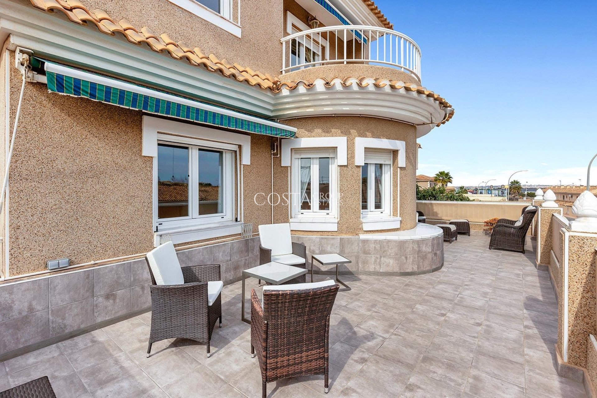 Resale - Villa -
Torrevieja - Torrevieja Centro