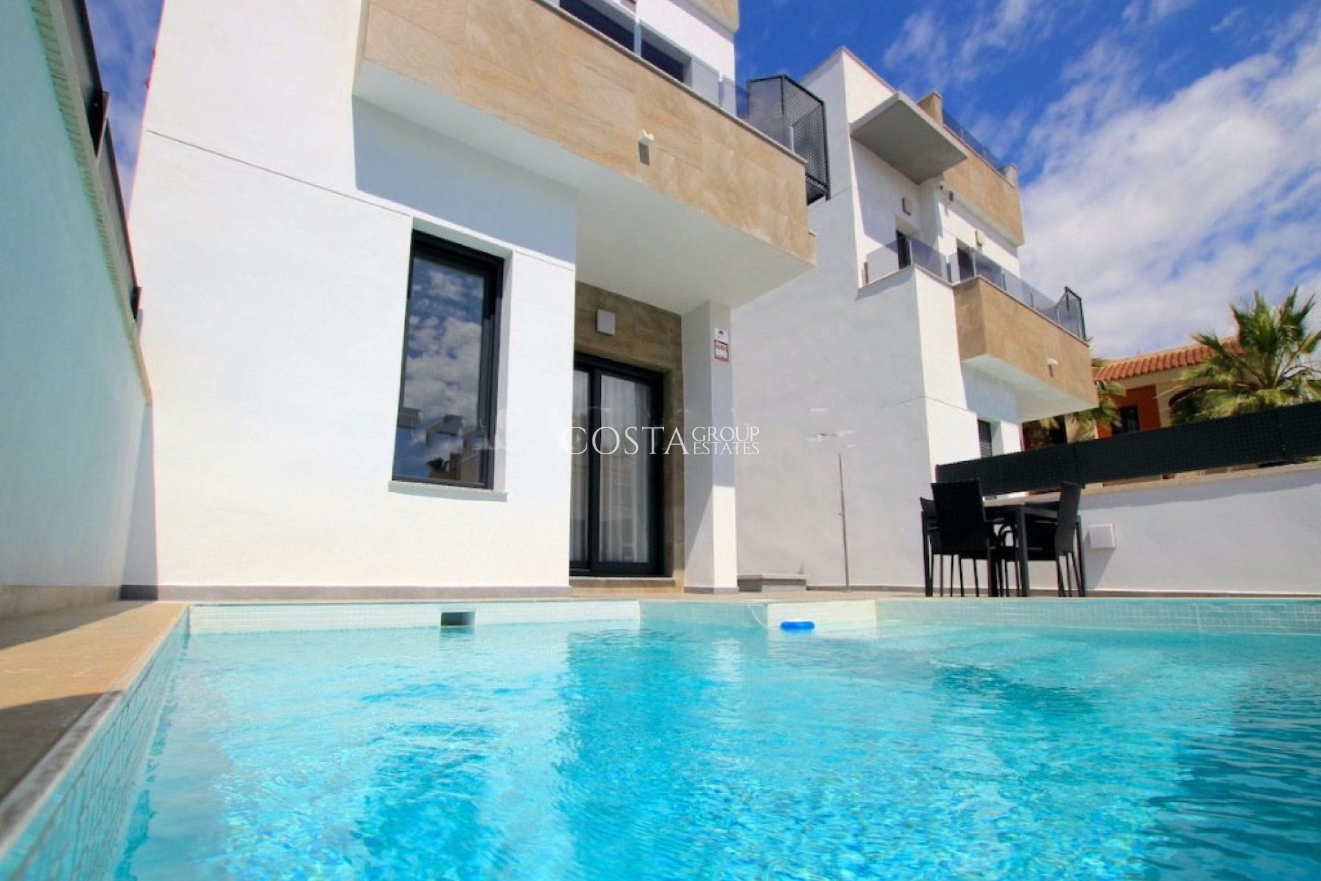 Resale - Villa -
Torrevieja - Torrevieja Centro