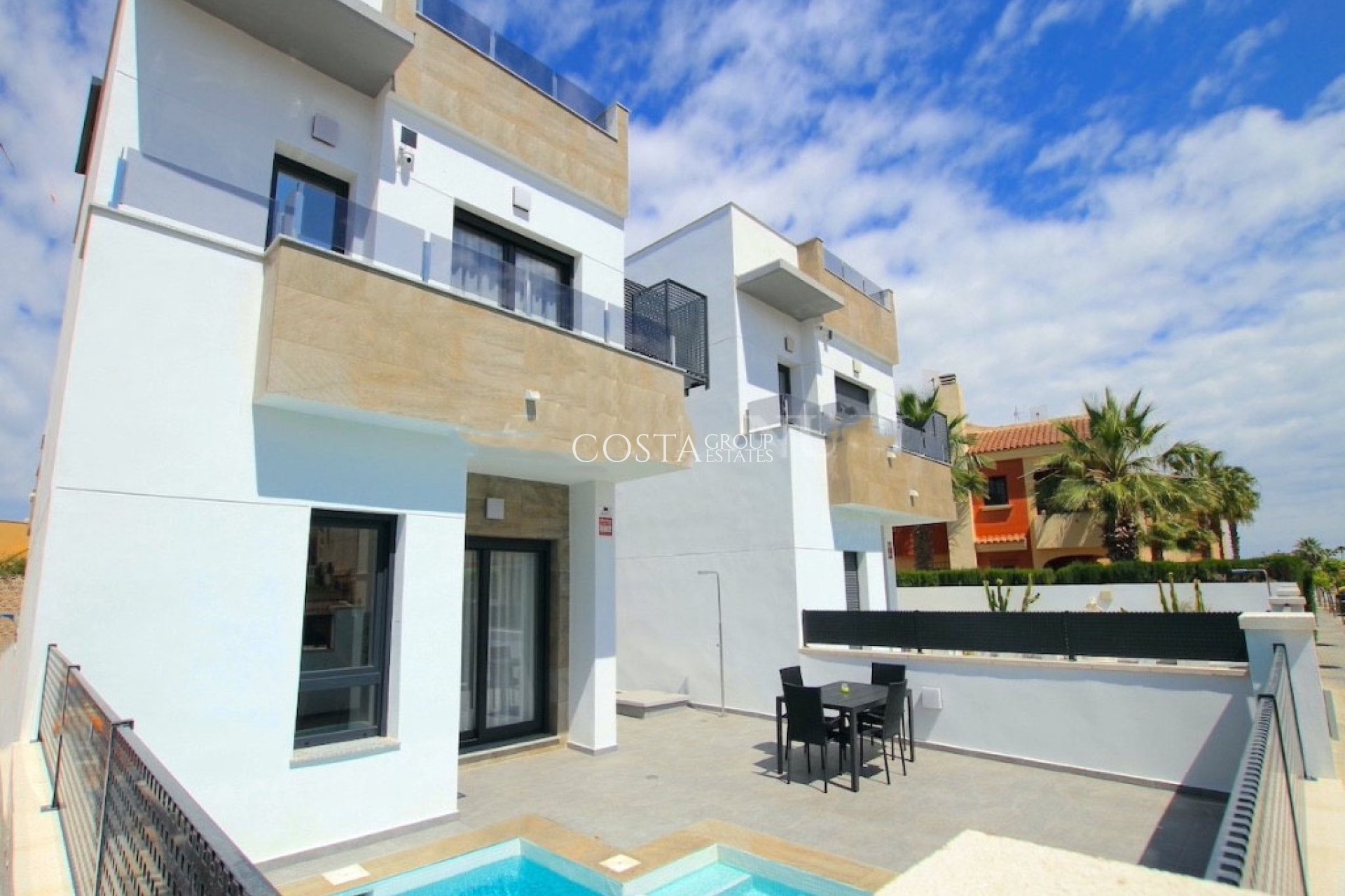 Resale - Villa -
Torrevieja - Torrevieja Centro