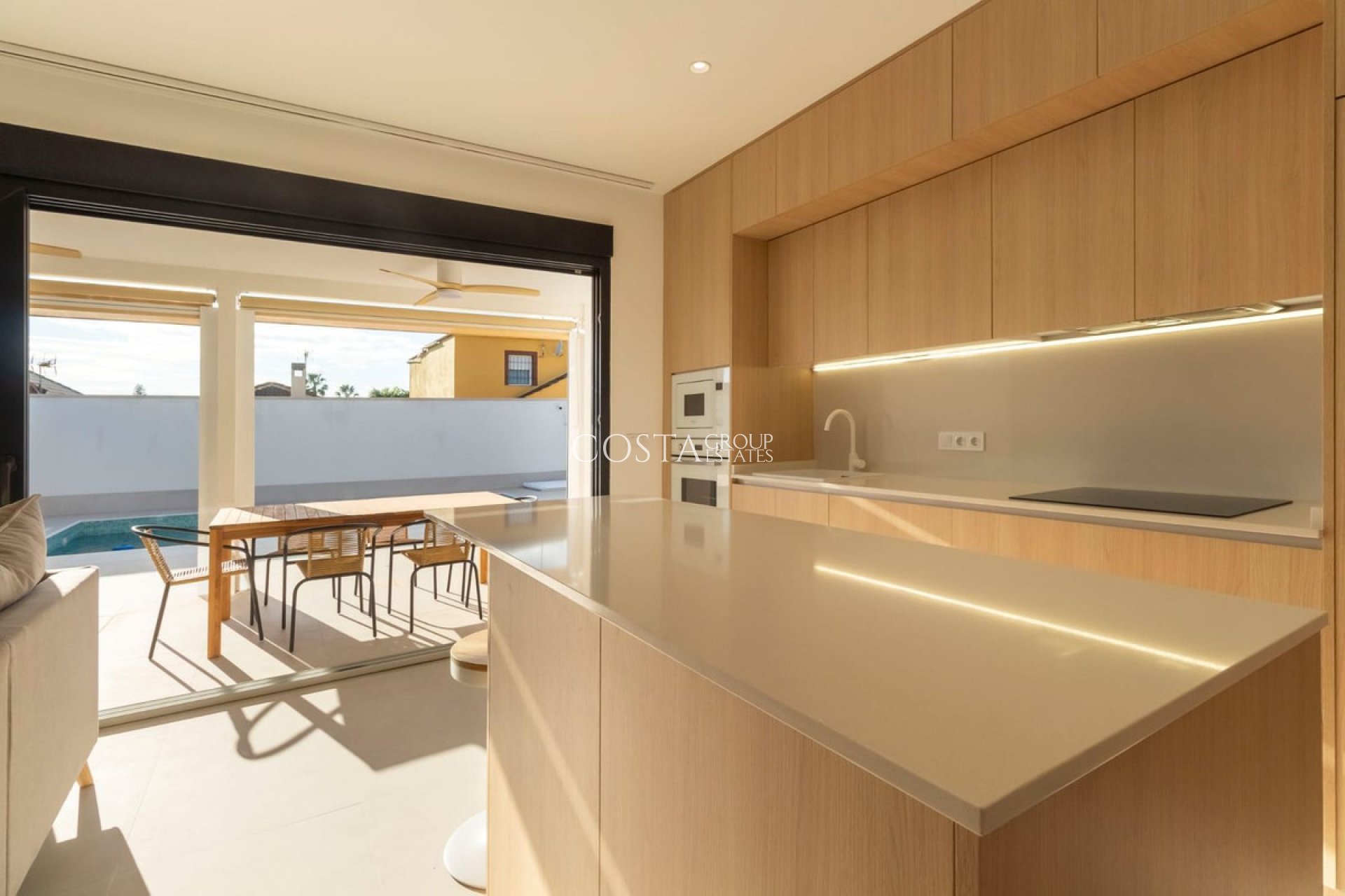Resale - Villa -
Torrevieja - Torrevieja Centro