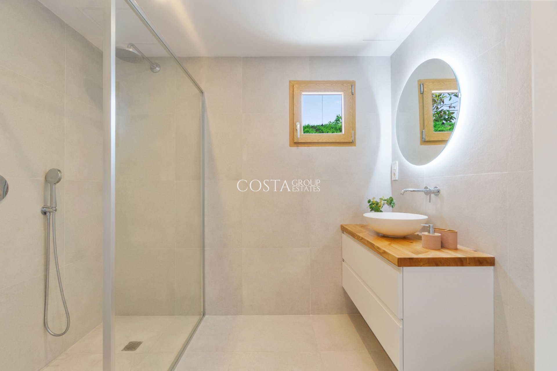 Resale - Villa -
Torrevieja - Torrevieja Centro