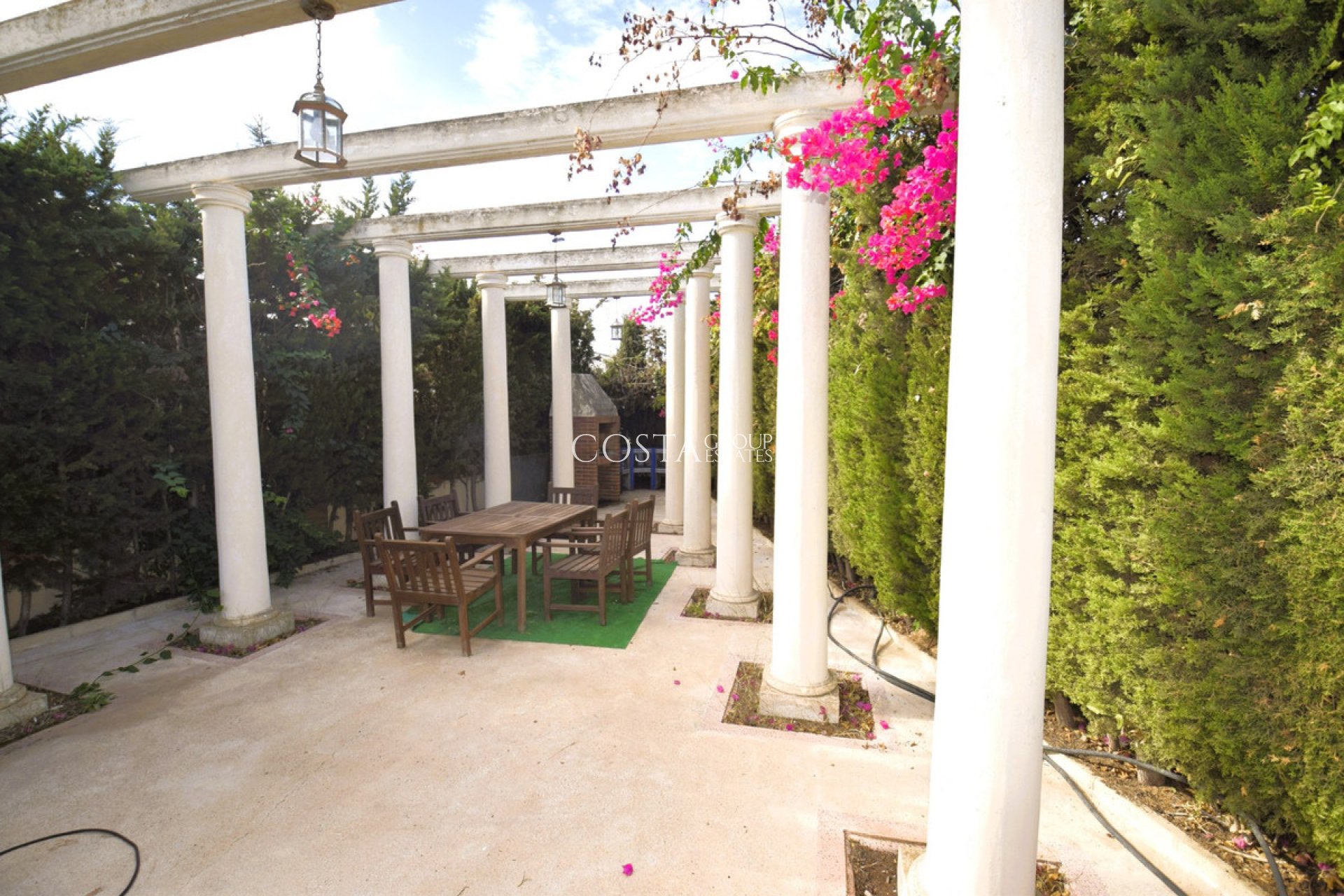 Resale - Villa -
Torrevieja - Torrevieja Centro