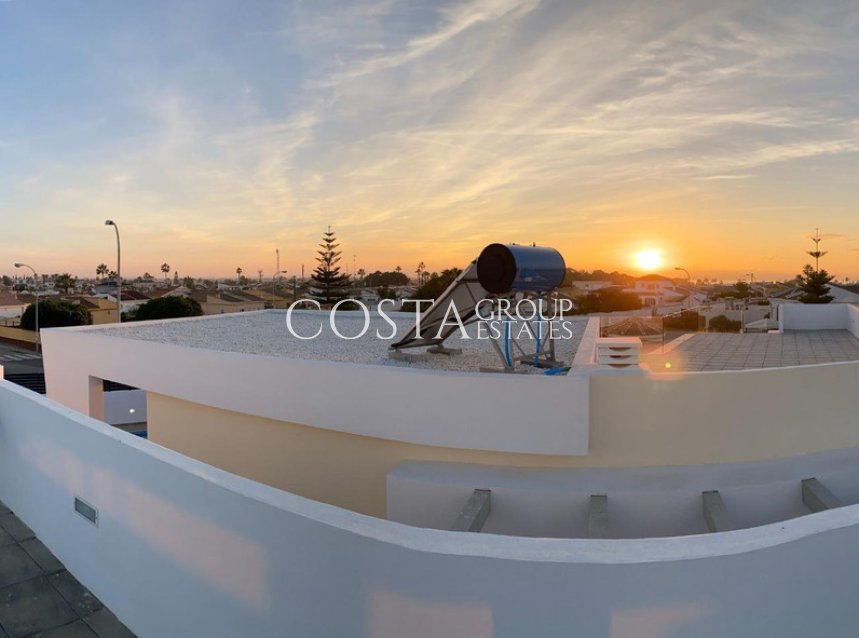 Resale - Villa -
Torrevieja - Torrevieja Centro