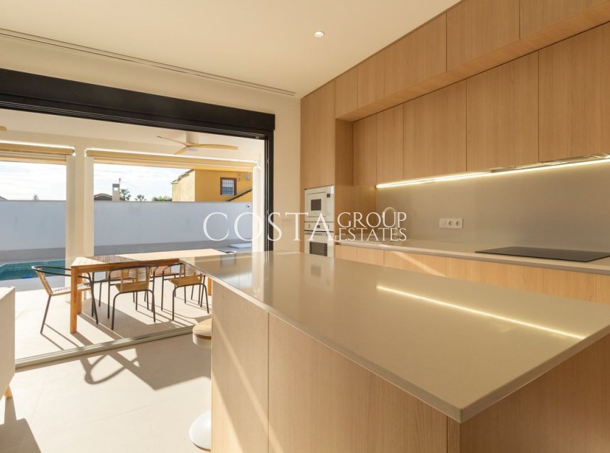 Resale - Villa -
Torrevieja - Torrevieja Centro