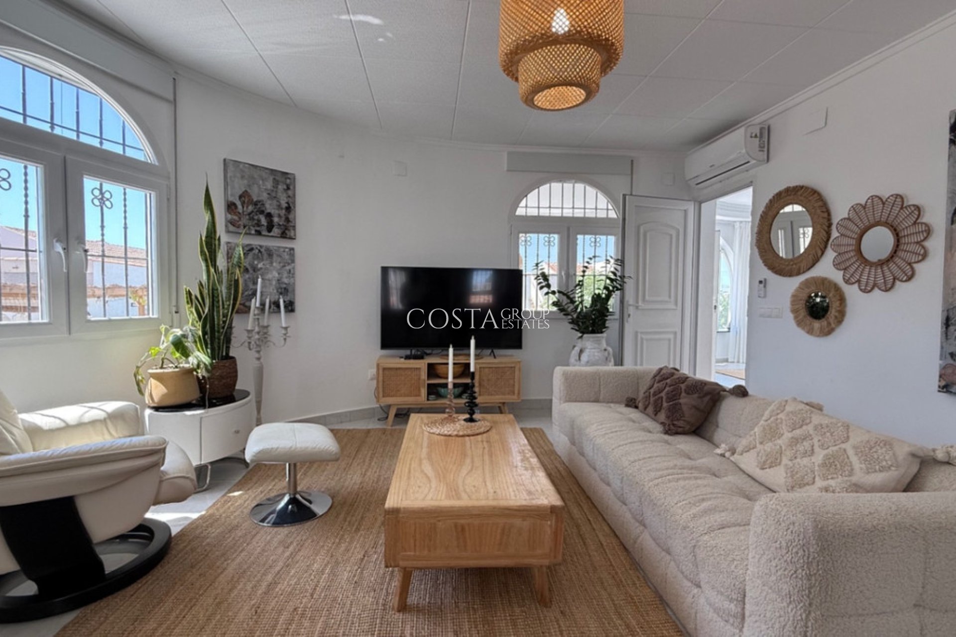 Resale - Villa -
Torrevieja - Torrevieja Centro