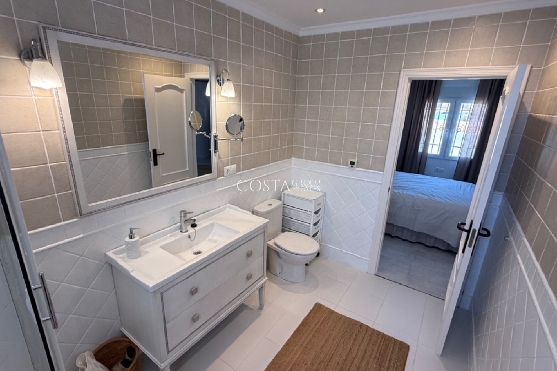 Resale - Villa -
Torrevieja - Torrevieja Centro