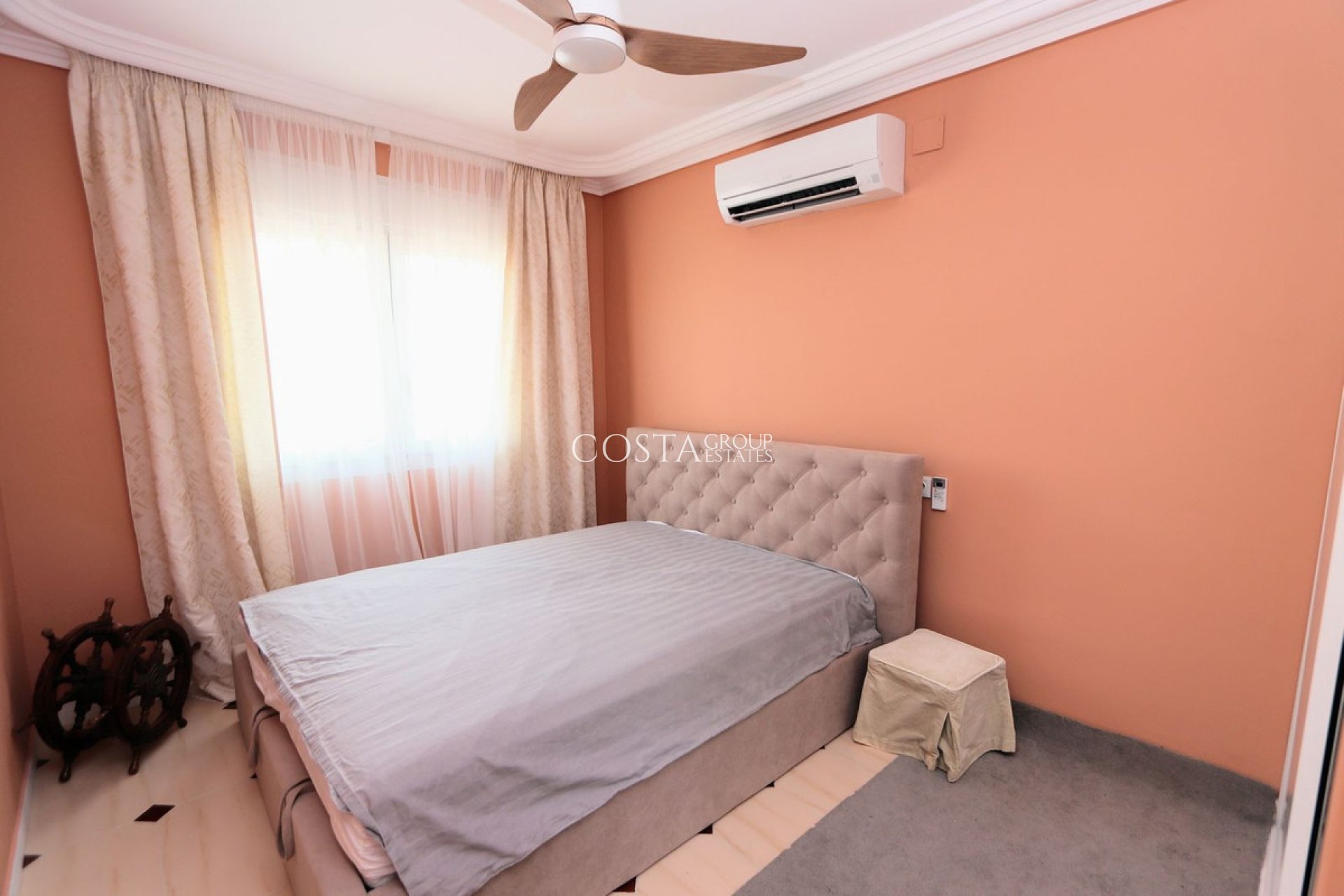 Resale - Villa -
Torrevieja - Torrevieja Centro