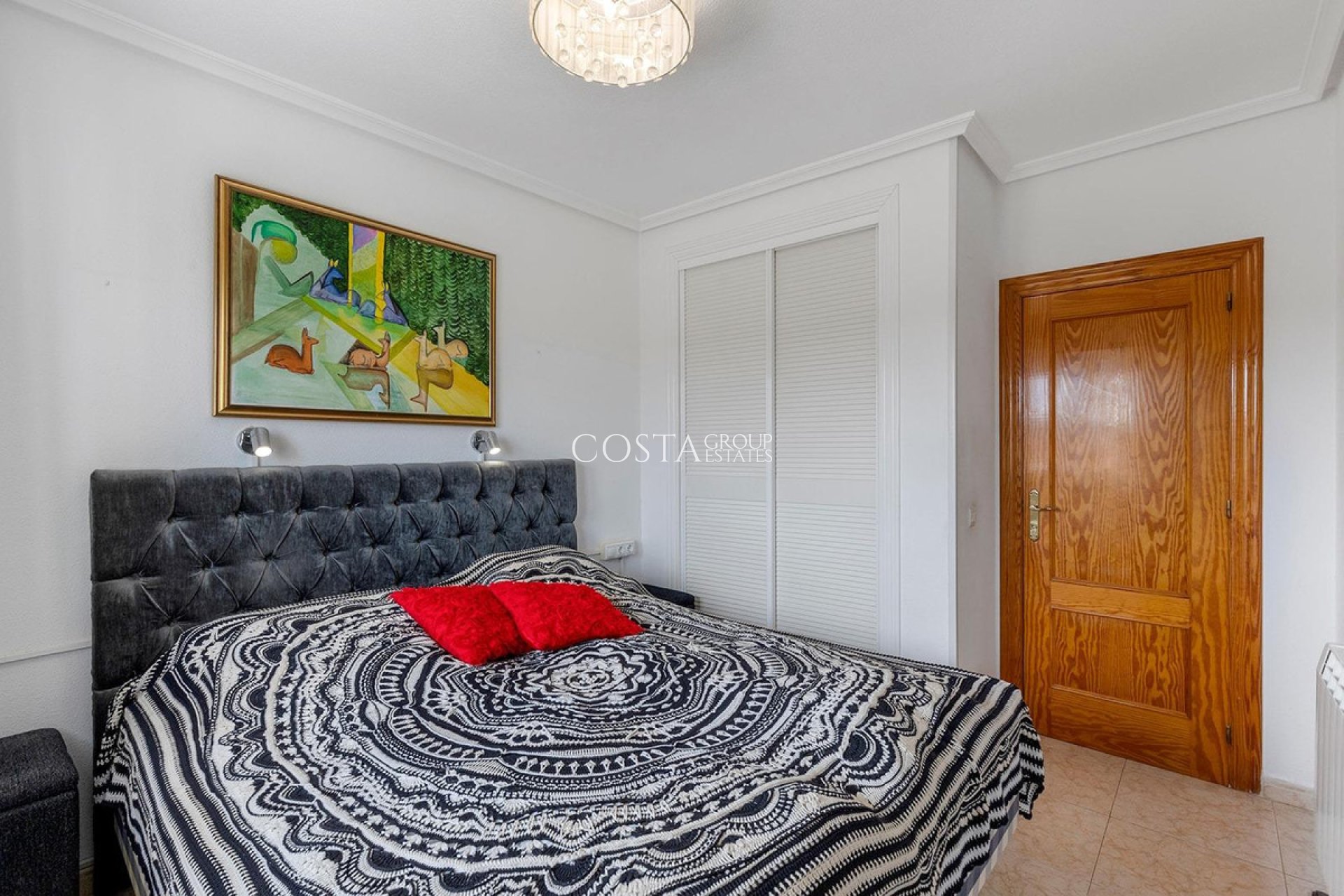 Resale - Villa -
Torrevieja - Torrevieja Centro