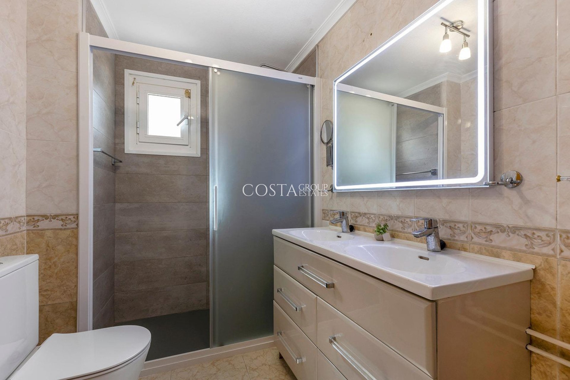 Resale - Villa -
Torrevieja - Torrevieja Centro