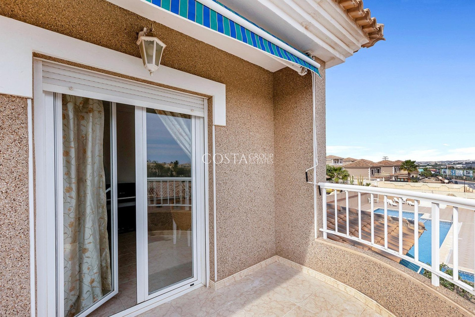 Resale - Villa -
Torrevieja - Torrevieja Centro