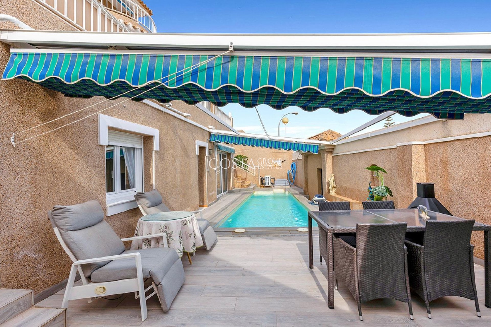 Resale - Villa -
Torrevieja - Torrevieja Centro