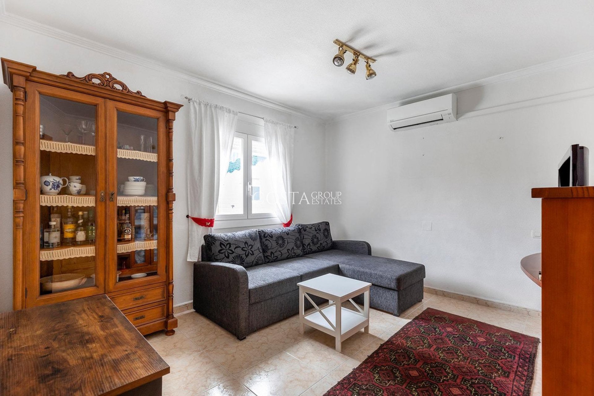 Resale - Villa -
Torrevieja - Torrevieja Centro