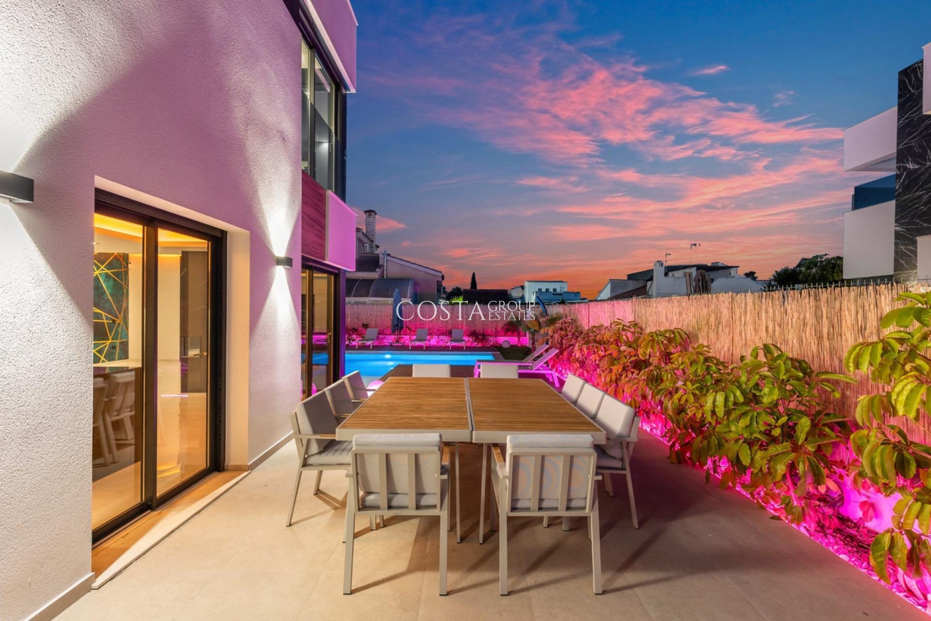 Resale - Villa -
Torrevieja - Torrevieja Centro