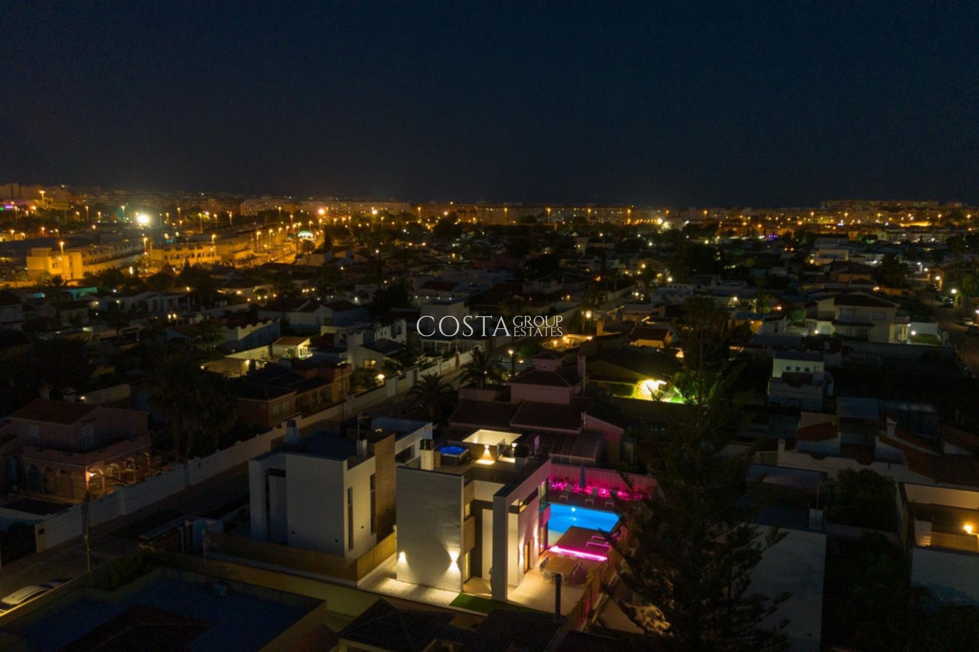 Resale - Villa -
Torrevieja - Torrevieja Centro