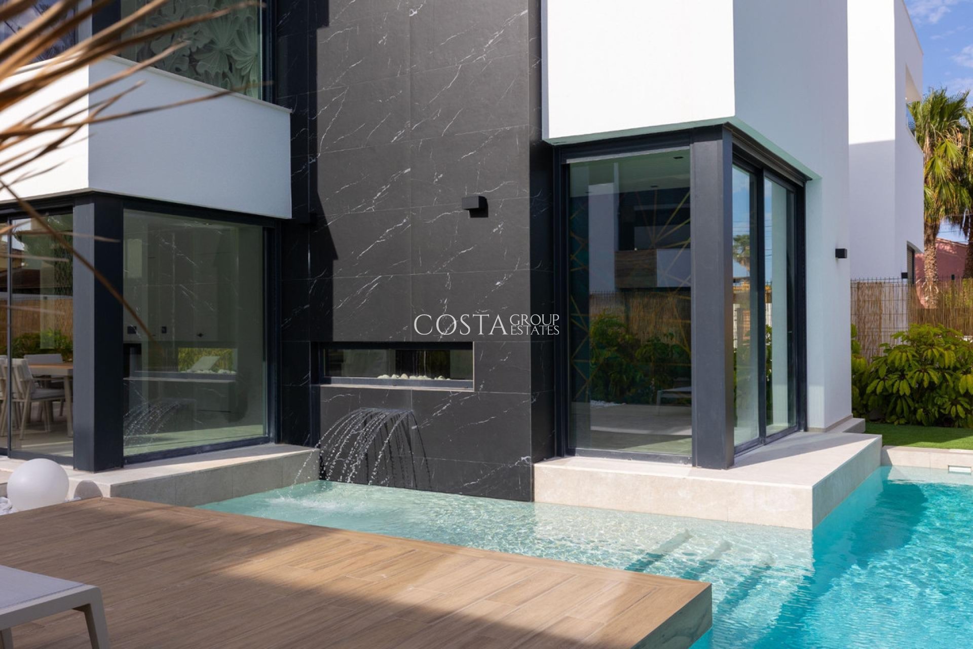 Resale - Villa -
Torrevieja - Torrevieja Centro