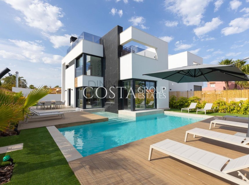 Resale - Villa -
Torrevieja - Torrevieja Centro