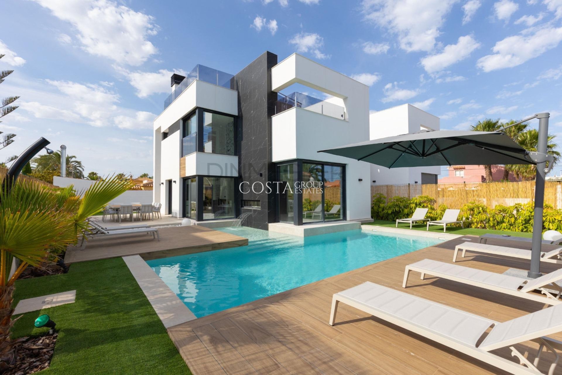 Resale - Villa -
Torrevieja - Torrevieja Centro