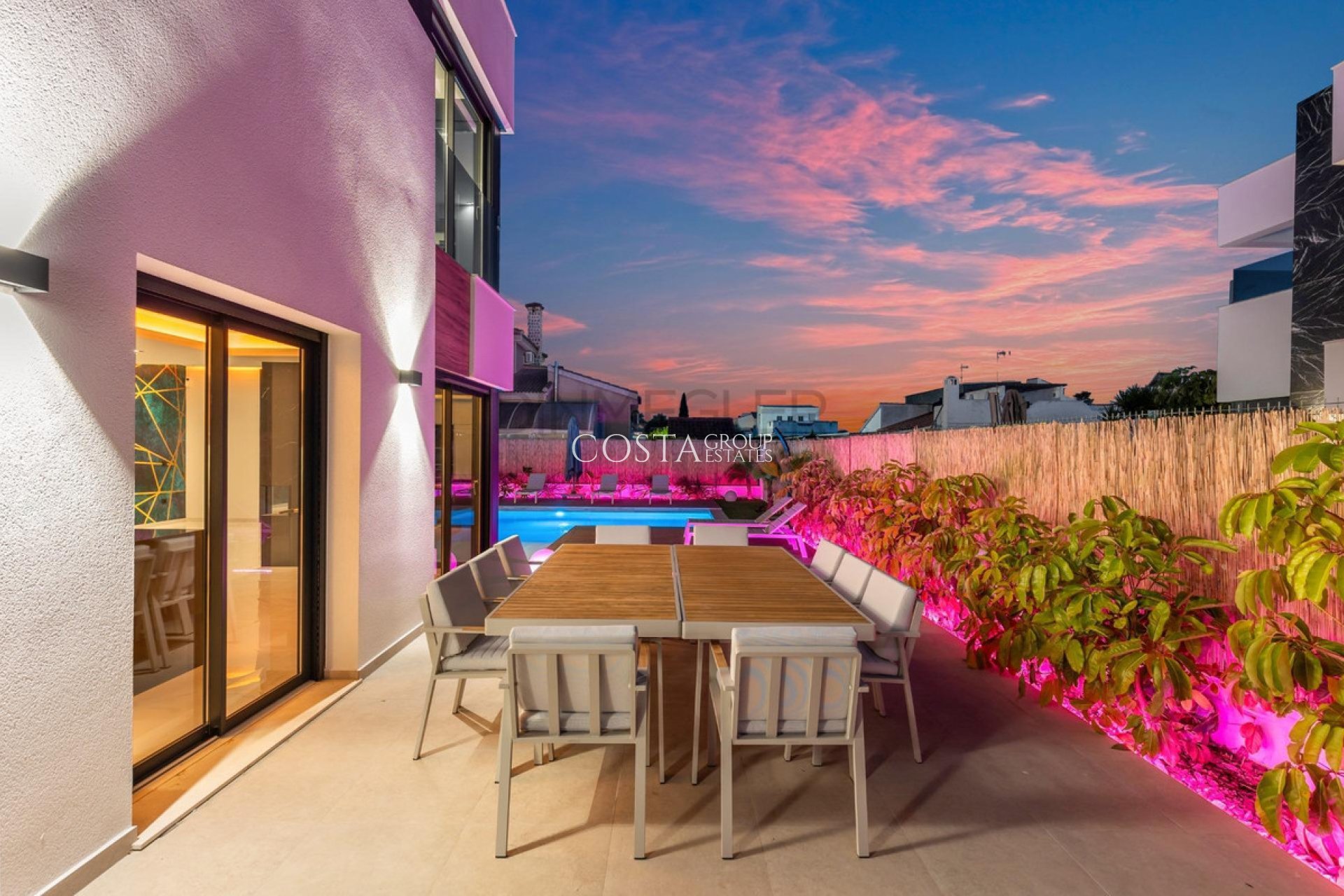 Resale - Villa -
Torrevieja - Torrevieja Centro