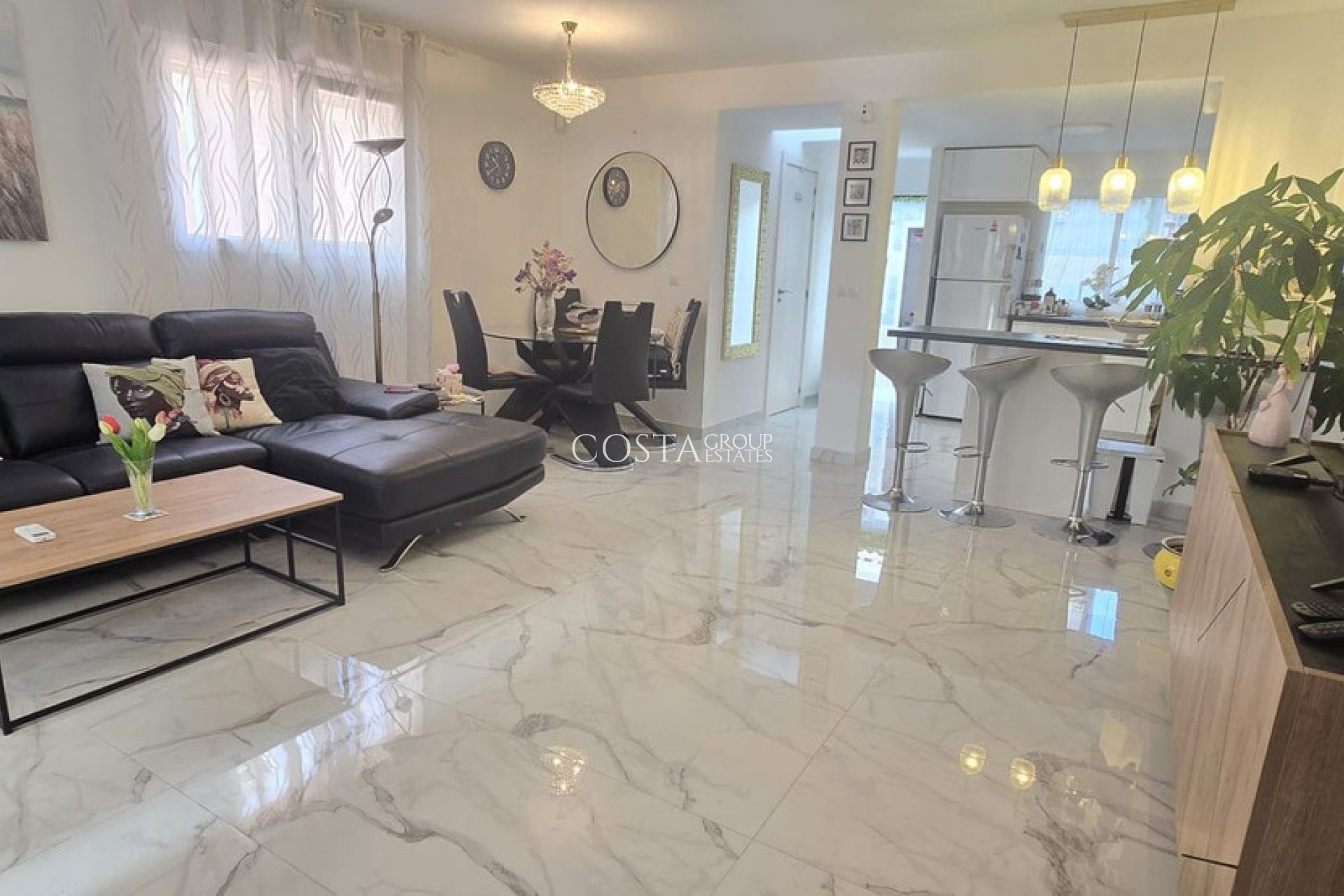 Resale - Villa -
Torrevieja - Torrevieja Centro