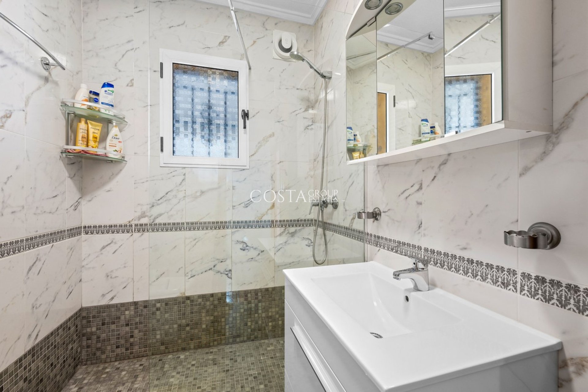 Resale - Villa -
Torrevieja - Torrevieja Centro