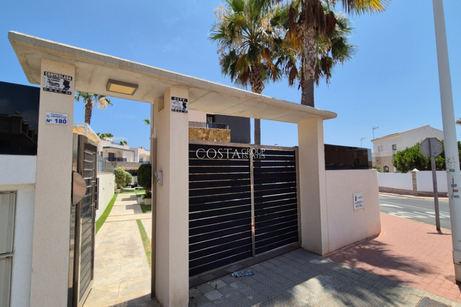 Resale - Villa -
Torrevieja - Torrevieja Centro
