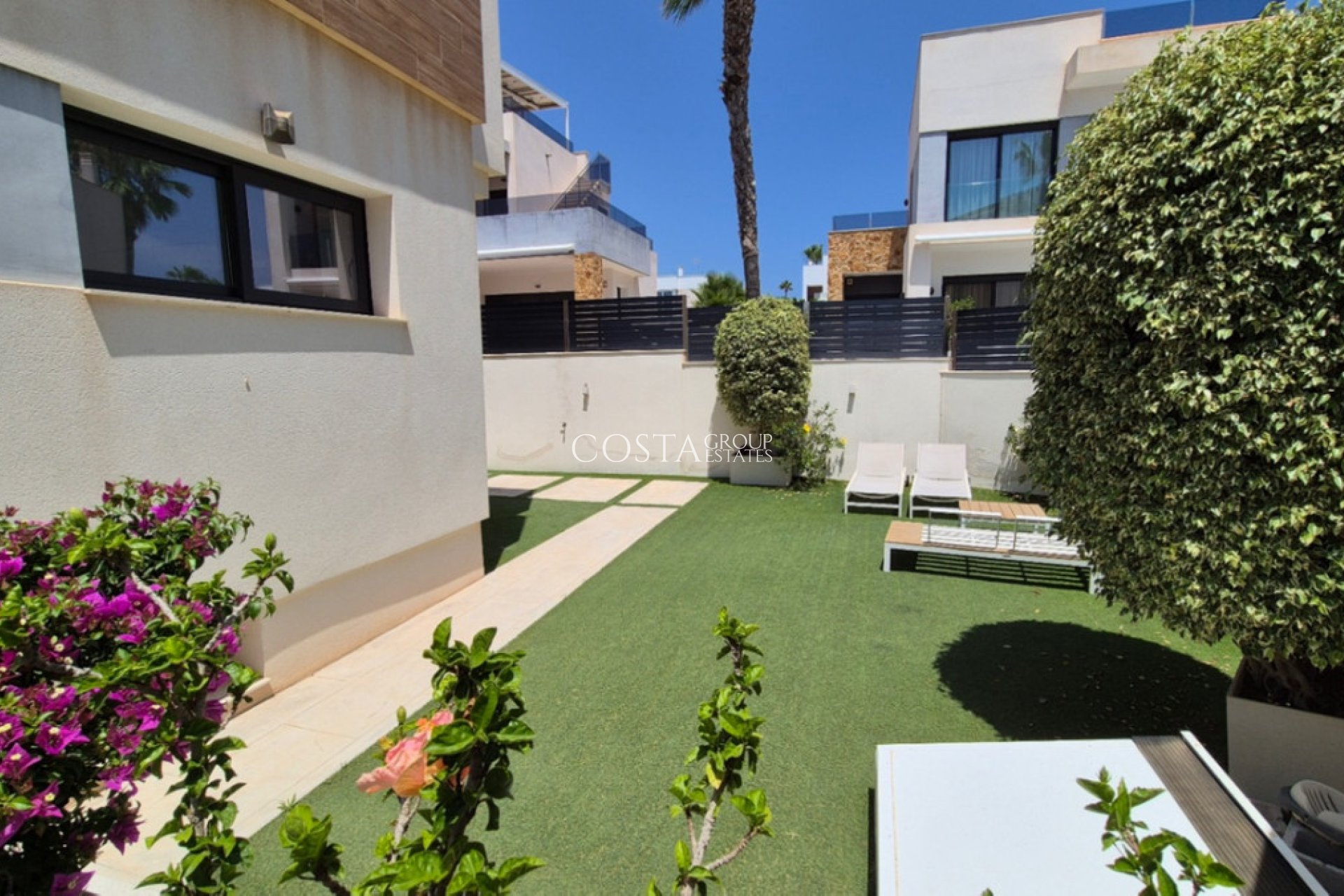 Resale - Villa -
Torrevieja - Torrevieja Centro