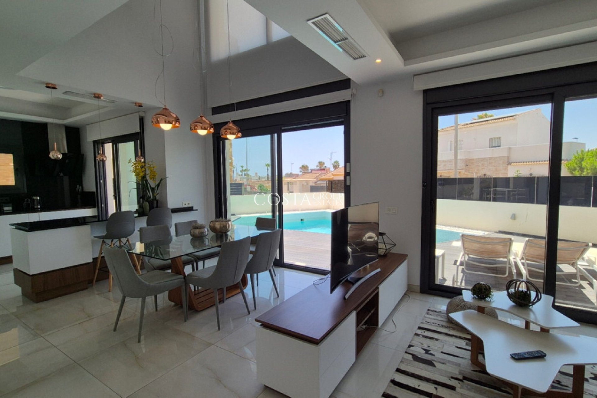 Resale - Villa -
Torrevieja - Torrevieja Centro