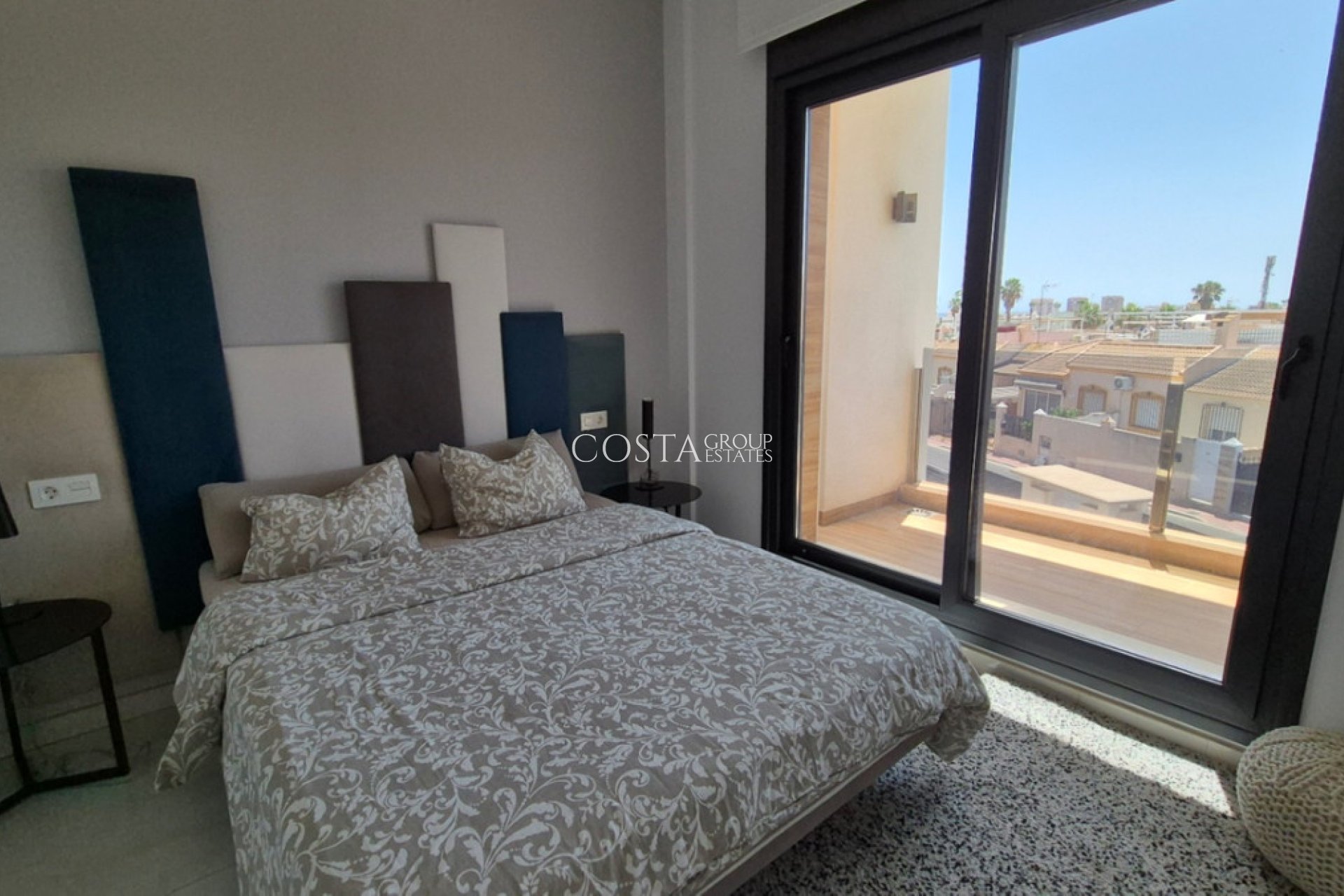 Resale - Villa -
Torrevieja - Torrevieja Centro