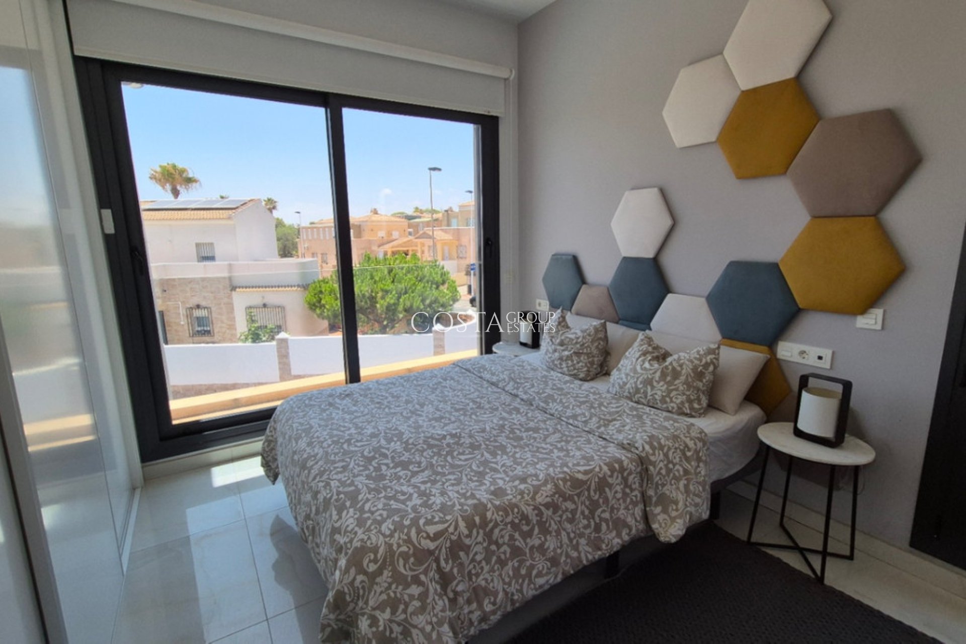 Resale - Villa -
Torrevieja - Torrevieja Centro