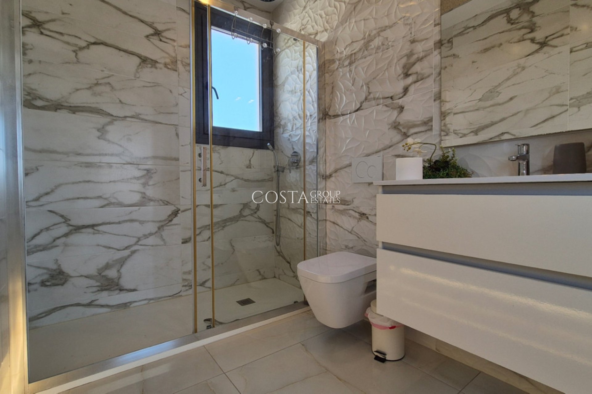 Resale - Villa -
Torrevieja - Torrevieja Centro