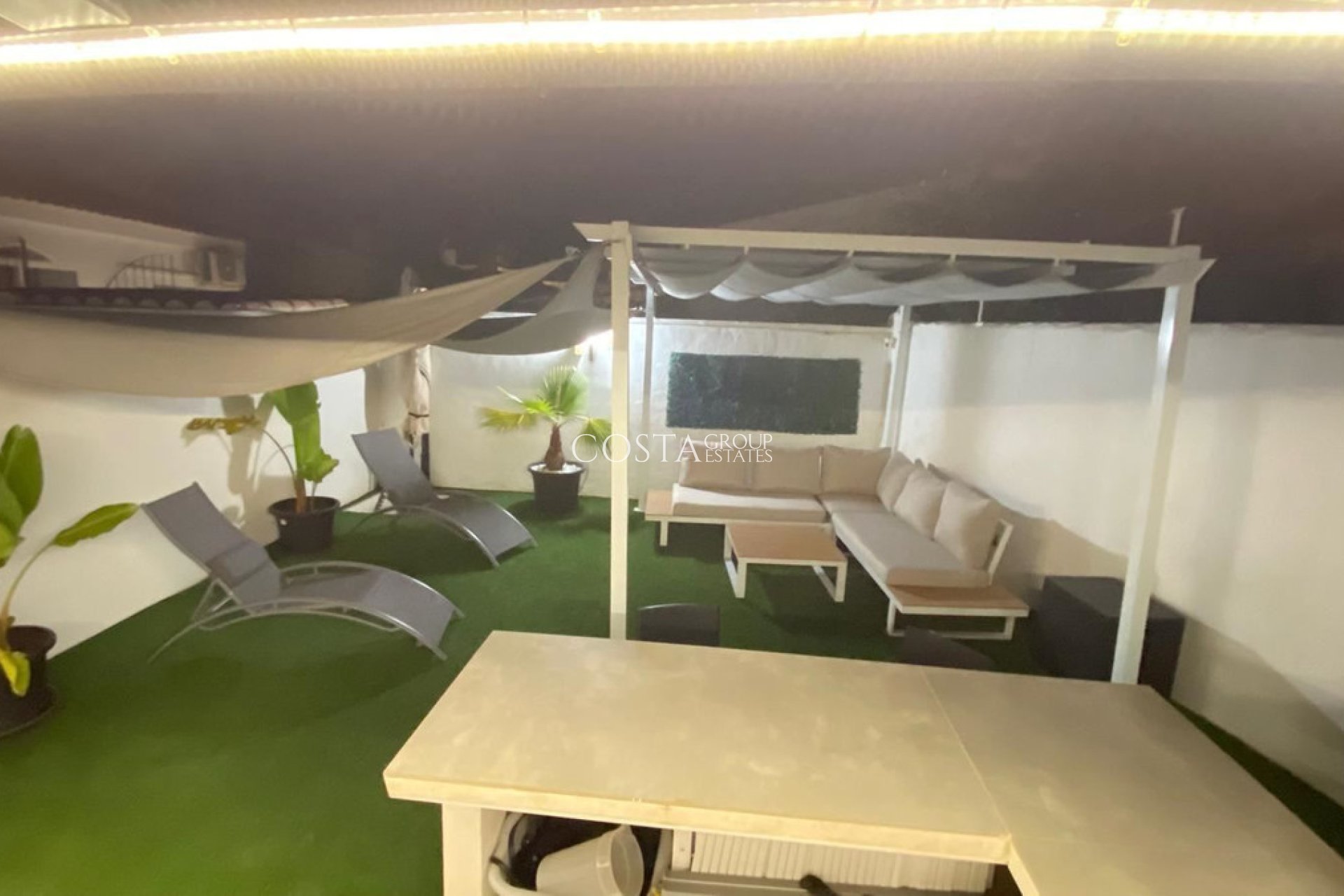 Resale - Villa -
Torrevieja - Torrevieja Centro