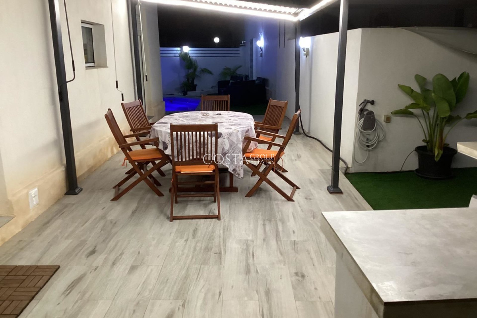 Resale - Villa -
Torrevieja - Torrevieja Centro