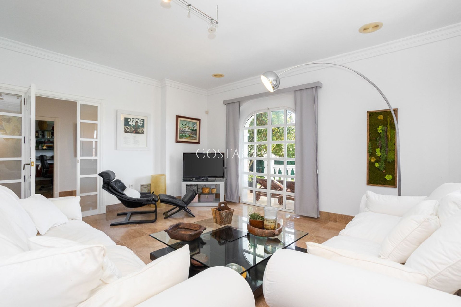 Resale - Villa -
Torrevieja - Torrevieja Centro