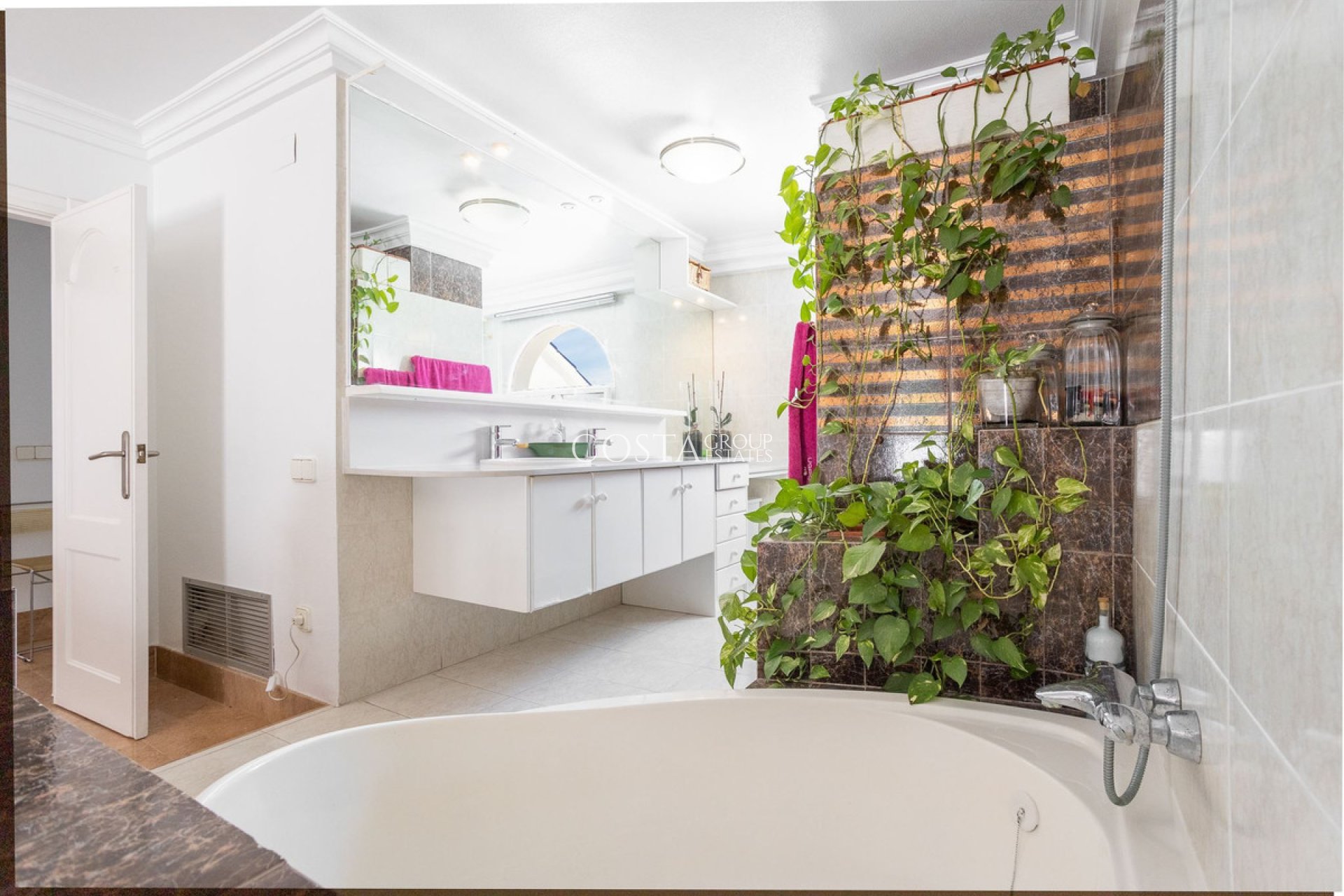 Resale - Villa -
Torrevieja - Torrevieja Centro