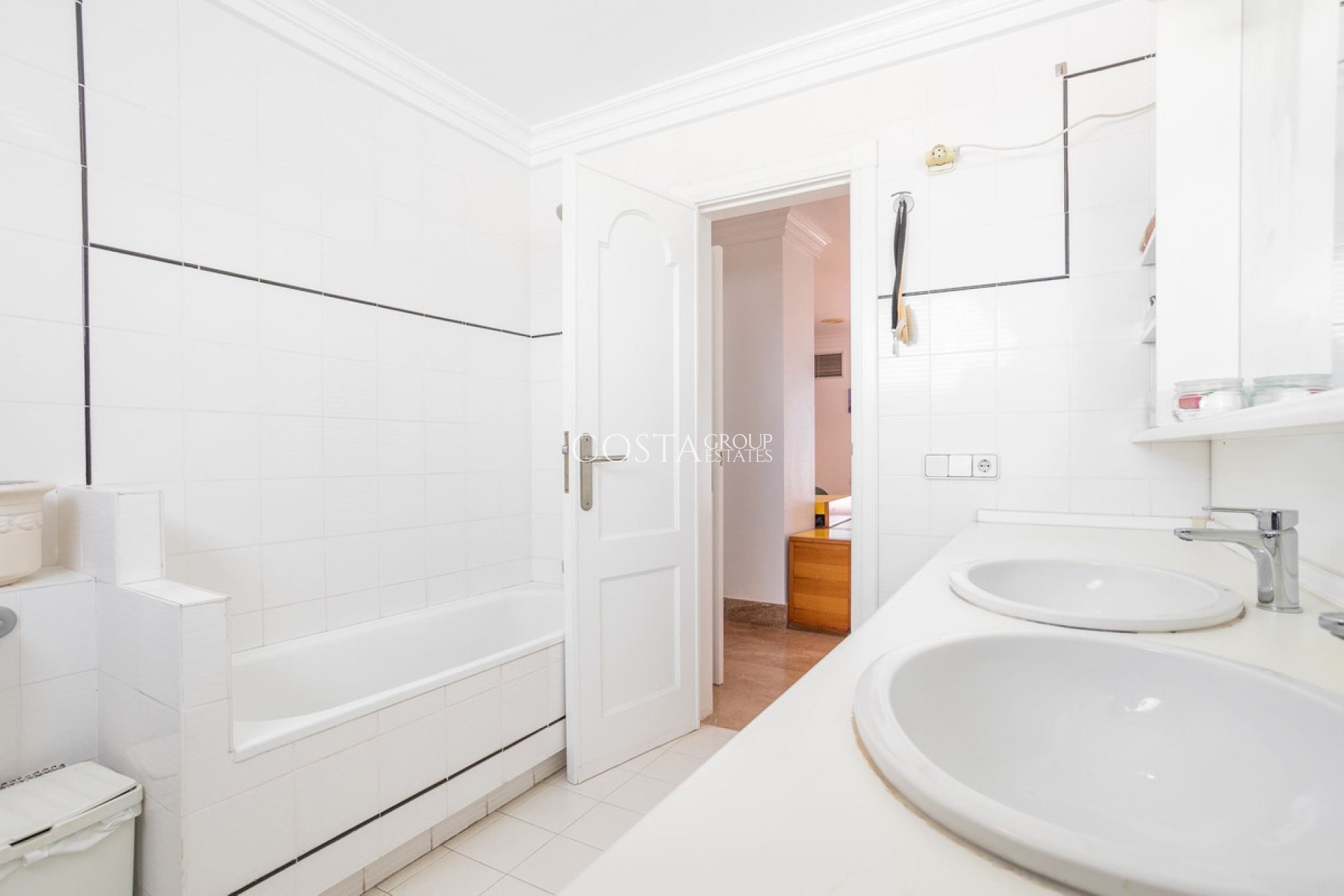 Resale - Villa -
Torrevieja - Torrevieja Centro