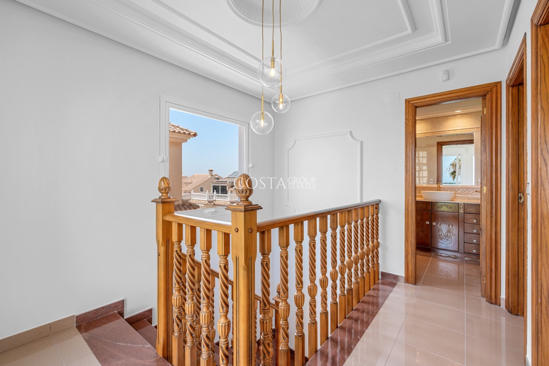 Resale - Villa -
Torrevieja