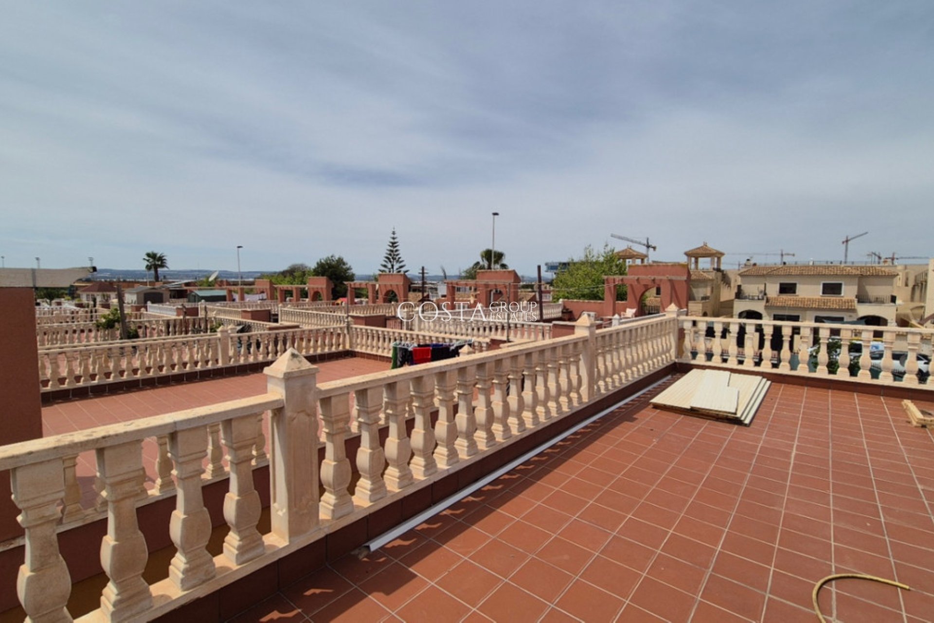 Resale - Villa -
Torrevieja